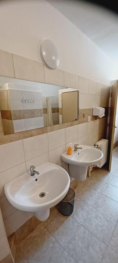 Penzion A Restaurace U Jezirka Hrimezdice Kültér fotó