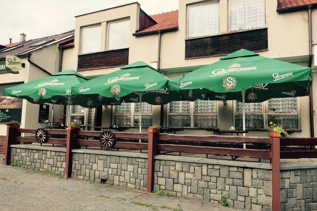 Penzion A Restaurace U Jezirka Hrimezdice Kültér fotó